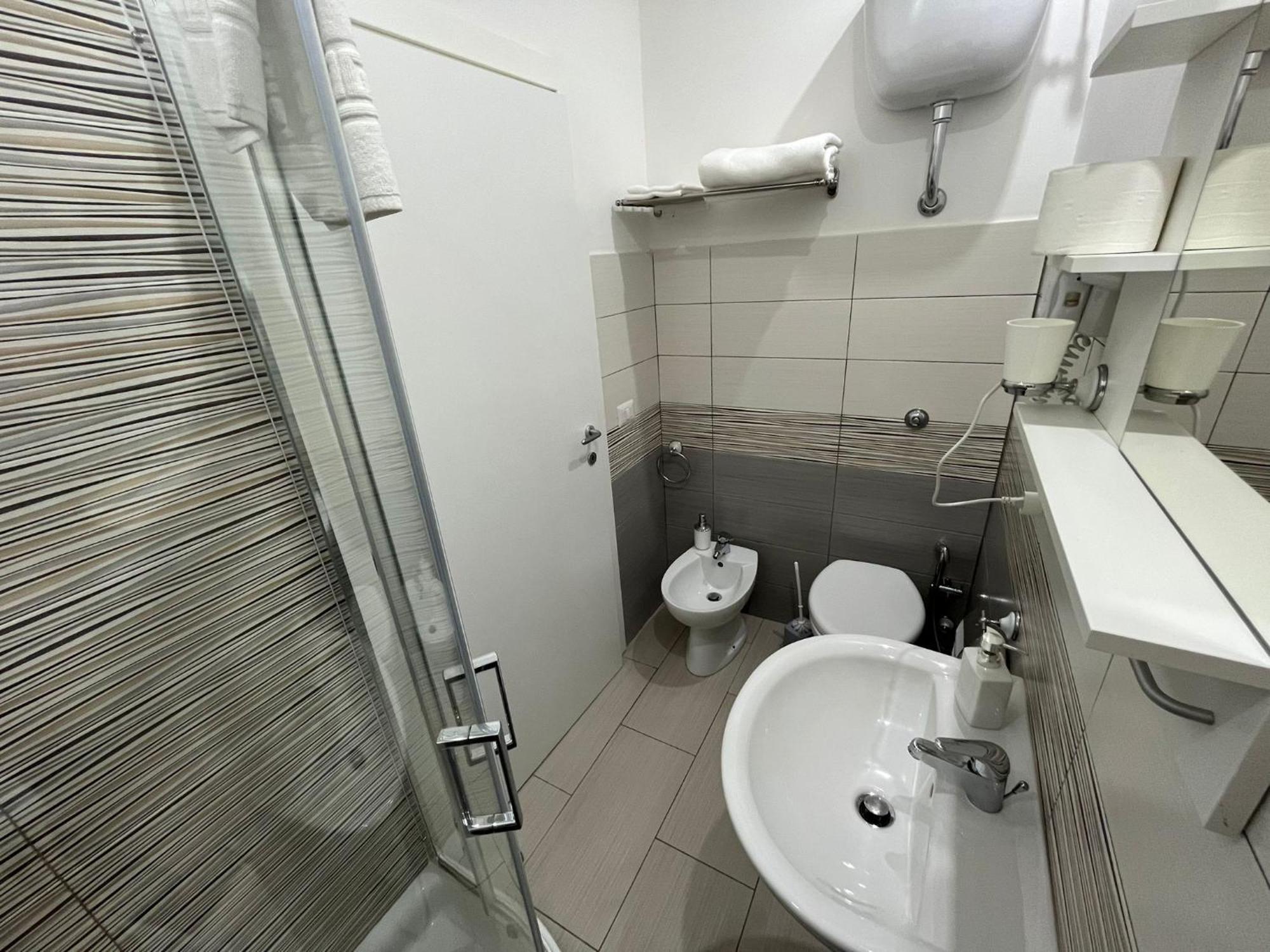 F.Rooms Napoli Zewnętrze zdjęcie