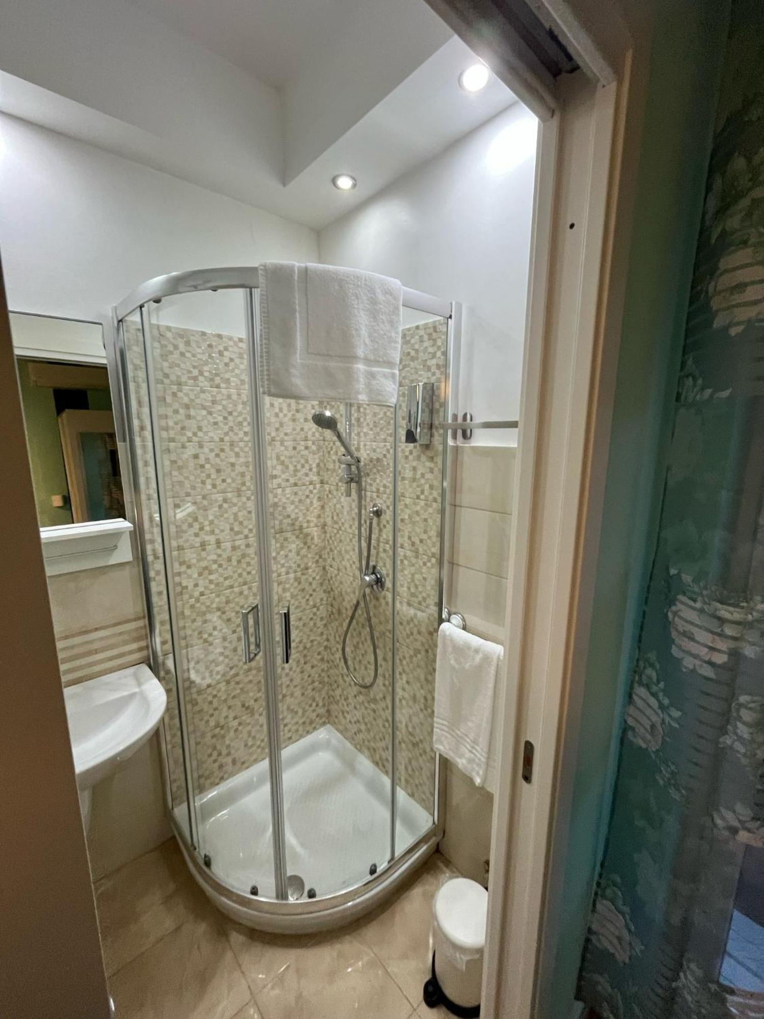 F.Rooms Napoli Zewnętrze zdjęcie