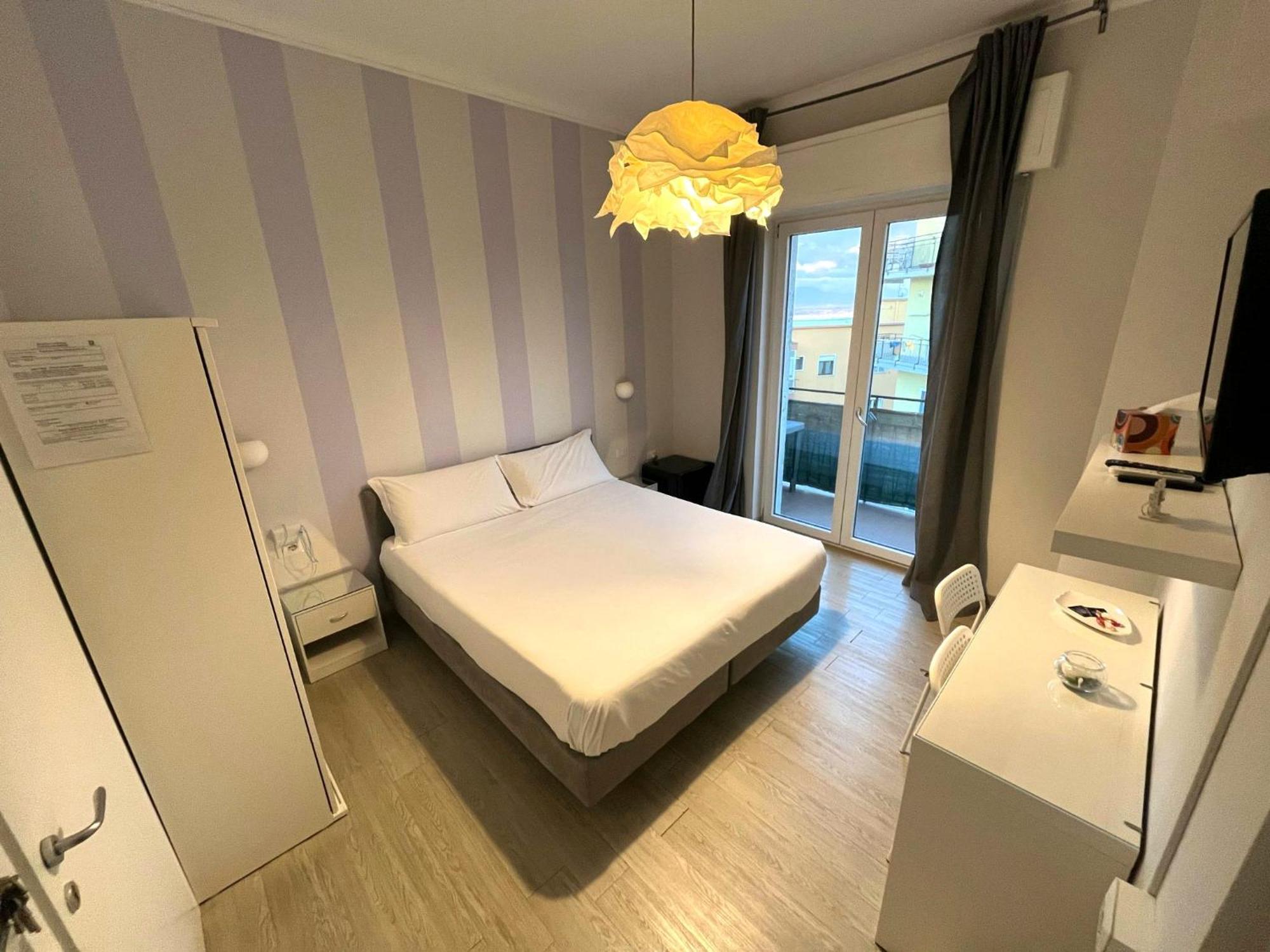 F.Rooms Napoli Zewnętrze zdjęcie