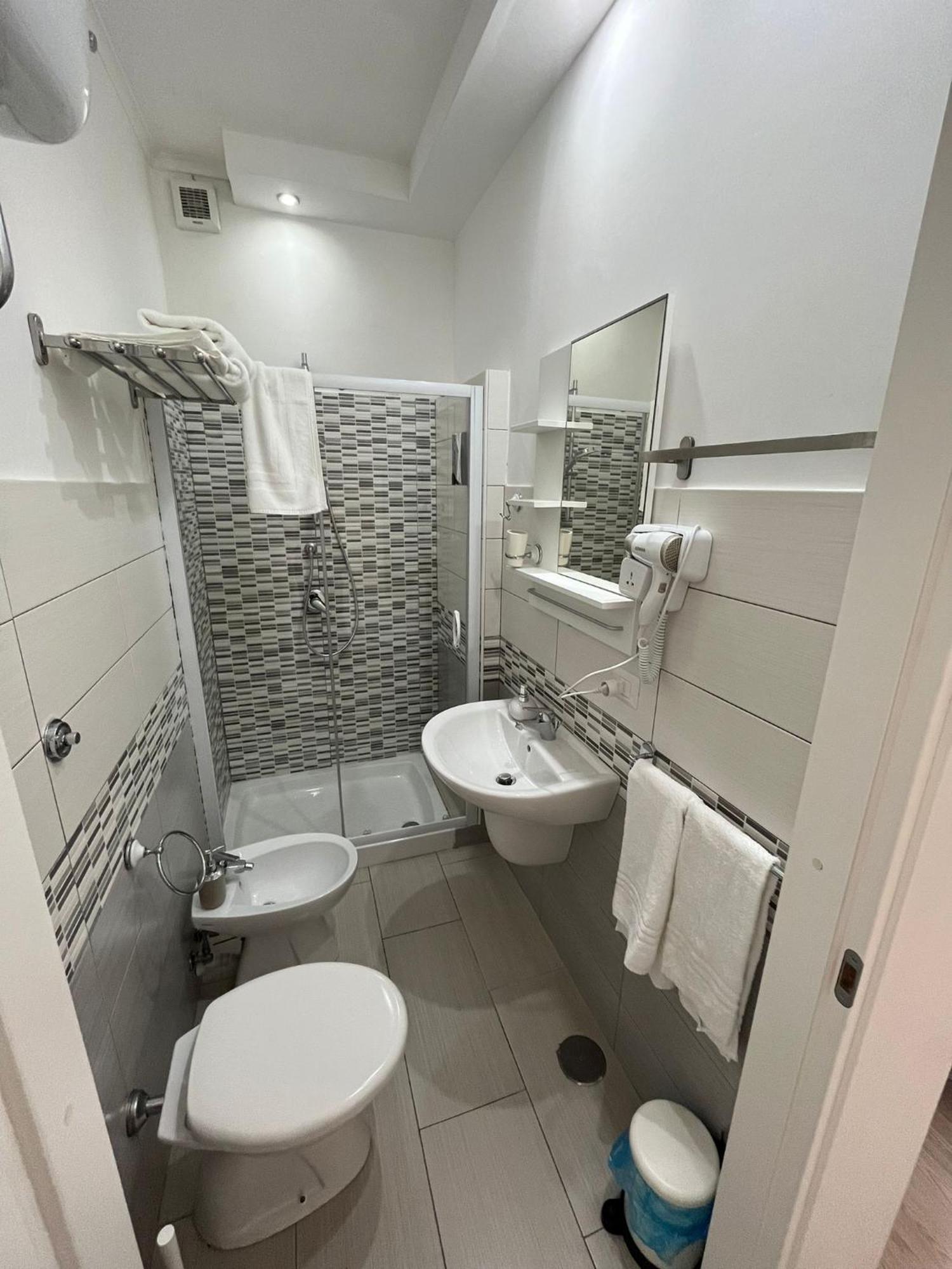 F.Rooms Napoli Zewnętrze zdjęcie